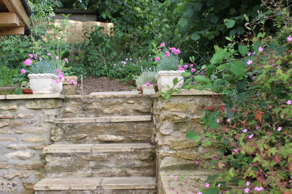 Pathways, Beachwood Cottage Bath Rum bild